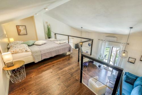 Apartments Aki