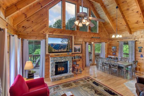 a living room with a fireplace and a dining room at Dream View in Greystone Heights