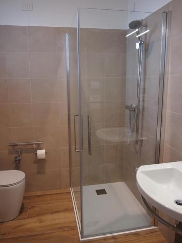 a bathroom with a shower and a toilet and a sink at Cal Vecia Agriturismo in Calvecchia