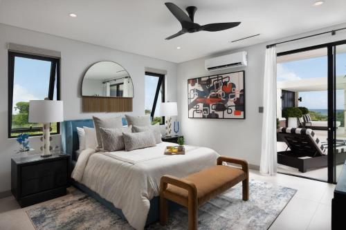 Кровать или кровати в номере Apes Hill - Fresh Wind home