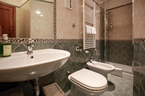 a bathroom with a sink and a toilet at Bellavista Impruneta in Impruneta