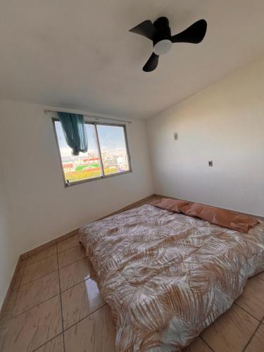 a bedroom with a bed and a ceiling fan at Departamento amplio en el centro de Ixmiquilpan "Casa de las Aguas" in Ixmiquilpan