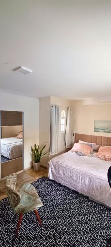 a bedroom with a bed and a turkey on a rug at Apartamento - Centro Itapuã - 2Q in Vila Velha