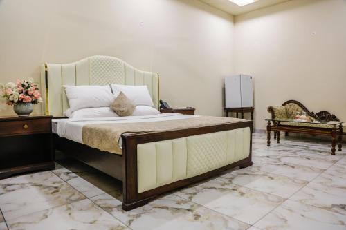 Postel nebo postele na pokoji v ubytování Lataska Hotel