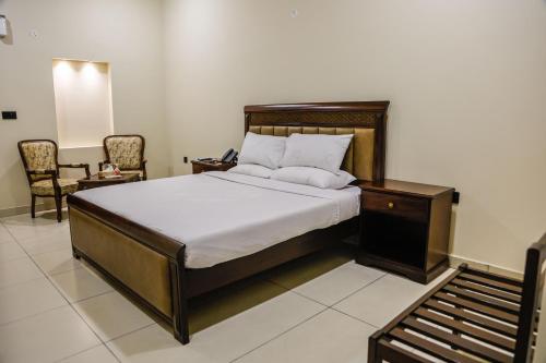 Postel nebo postele na pokoji v ubytování Lataska Hotel