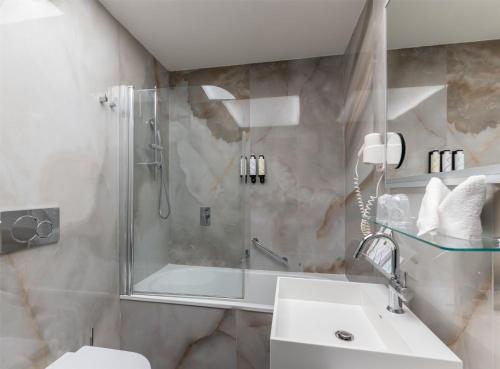 a bathroom with a shower and a sink at Best Western Plus Hotel Universo in Rome