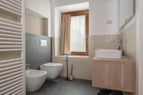 a bathroom with a toilet and a sink at Paverno Suites in Marano di Valpolicella