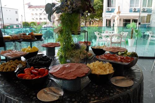 Mad på pensionatet eller i nærheden