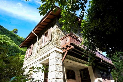 a building with a balcony on top of it at Villa Scagliola in Verbania
