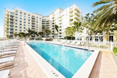 an image of a swimming pool at a resort at Amazing one-bedroom in Casa Costa!BEACH PASS INC! in Boynton Beach