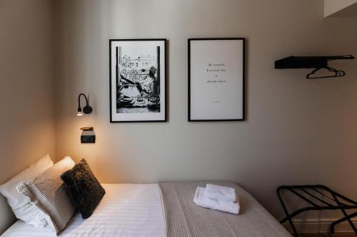 Llit o llits en una habitació de Hotel Rose Red