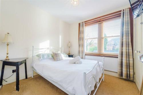 Ένα ή περισσότερα κρεβάτια σε δωμάτιο στο Fitzys Apartment Wellness Retreat