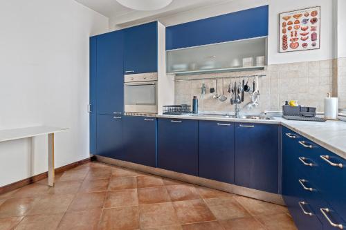 Ampia casa su due piani, a pochi minuti dai Navigli e metro