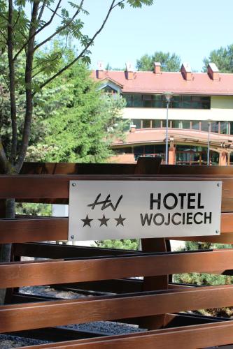 Un certificado, premio, letrero u otro documento en Hotel Wojciech