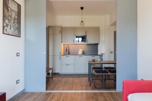 Parcheggio Privato e casa moderna con vista storica