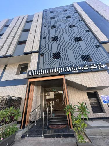 Bangunan di mana terletaknya aparthotel ini
