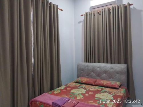 En eller flere senge i et værelse på mzm guest house