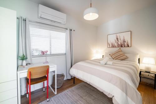 a bedroom with a bed and a desk and a window at Tiny Home 1BD, 1BA in Clayfield, Near Brisbane CBD M2 in Brisbane