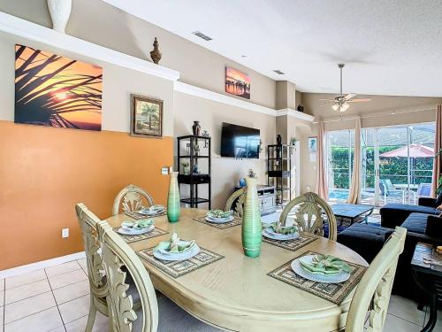 Screened pool & spa resort access near Disney photo 5