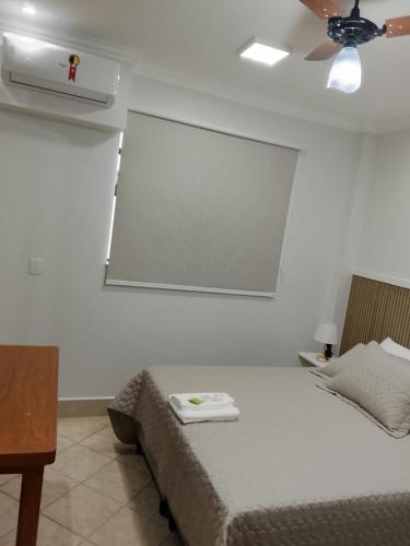 a bedroom with a bed and a ceiling fan at Pindorama Golden Plaza Hotel - Pindorama SP in Catanduva