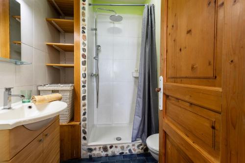 VUE ROSSETTI AP4465 by Riviera Holiday Homes