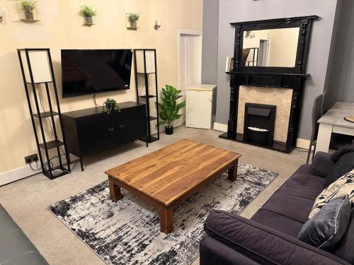 TV a/nebo společenská místnost v ubytování Oswaldtwistle Spacious 3 Bedroom Two Bath