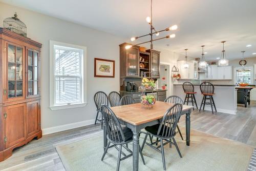 Dapur atau dapur kecil di Expansive Georgetown Home with Decks and Fire Pit!