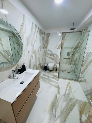a bathroom with a sink and a mirror at White Titanic -Luxury Turism in Mamaia Sat/Năvodari
