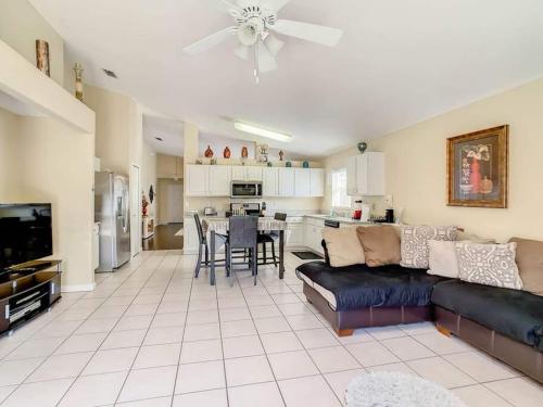 Themed villa w pool, hot tub & arcade near parks photo 28