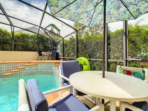 Themed villa w pool, hot tub & arcade near parks photo 40