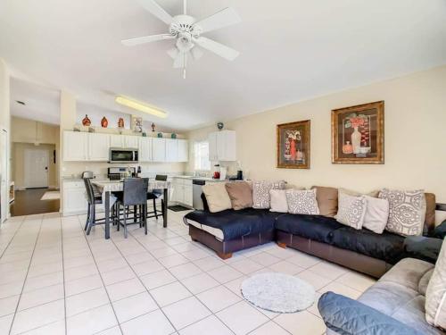 Themed villa w pool, hot tub & arcade near parks photo 29
