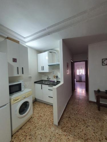 Η κουζίνα ή μικρή κουζίνα στο LUCERO APARTAMENTO