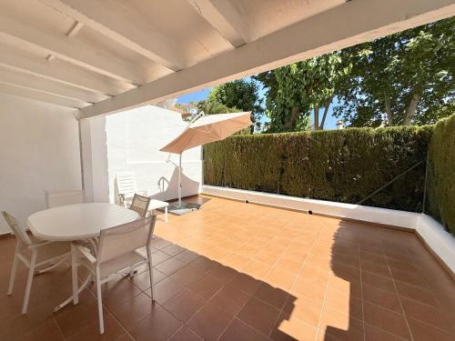El Capricho Townhouse With Swimming Pool - EaW Homes