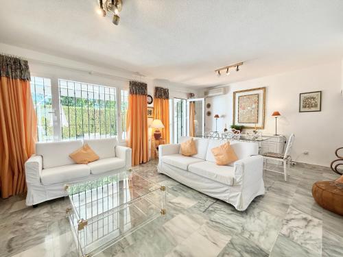 El Capricho Townhouse With Swimming Pool - EaW Homes