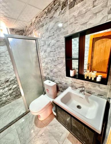 Bilik mandi di Celestial Mirage Camp
