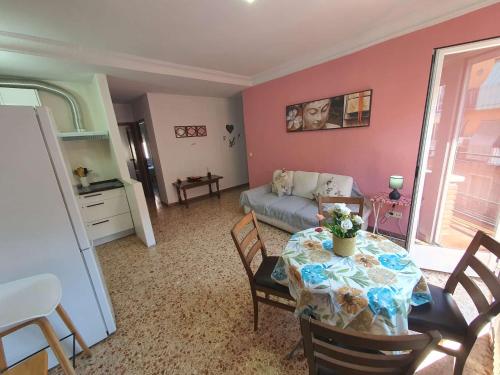 Η κουζίνα ή μικρή κουζίνα στο LUCERO APARTAMENTO