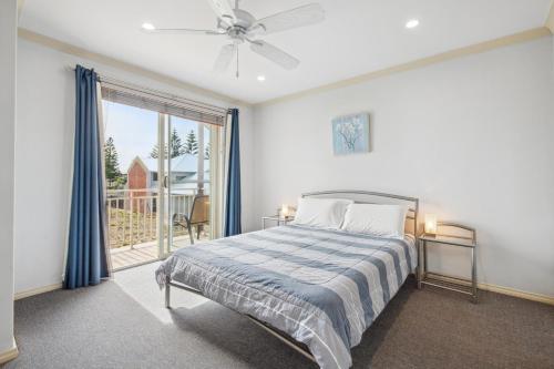 Кровать или кровати в номере Villa with resort amenities