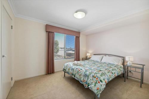 Ένα ή περισσότερα κρεβάτια σε δωμάτιο στο Yakkan Lodge