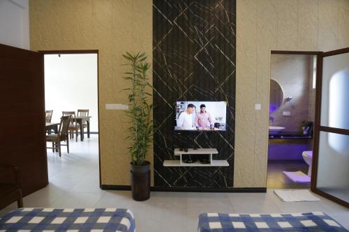 Μια τηλεόραση ή/και κέντρο ψυχαγωγίας στο Airport Retreat-CMB Transit Stay