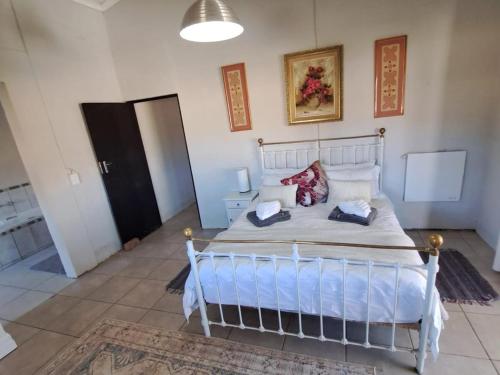 Katil atau katil-katil dalam bilik di Prinspoort Klein Karoo Stay
