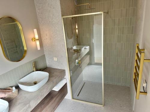 Elegant escape in Antibes - walk to beach and Old Town