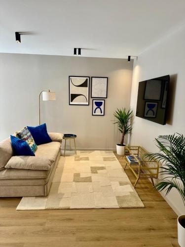 Elegant escape in Antibes - walk to beach and Old Town