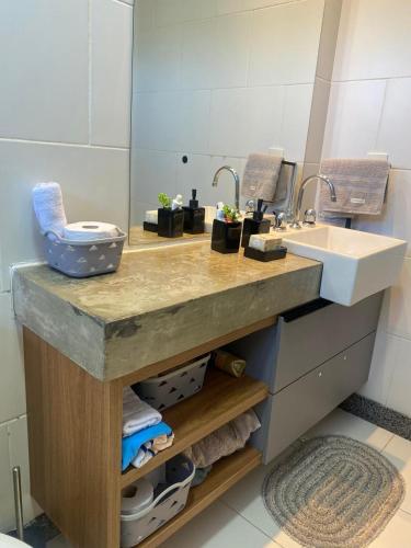 a bathroom with a sink and a counter top at Apartamento Centro Búzios Luxo in Búzios