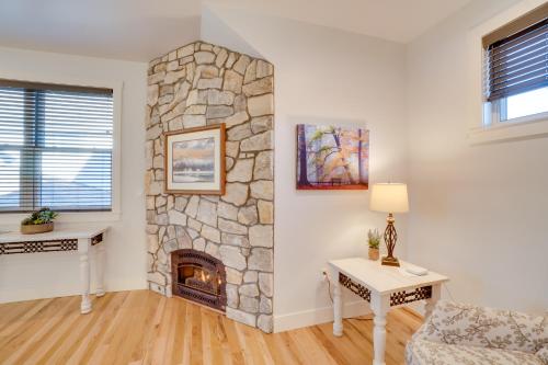 Φωτογραφία από το άλμπουμ του 2 Mi to Town Castle Rock Retreat with Fireplace! σε Castle Rock