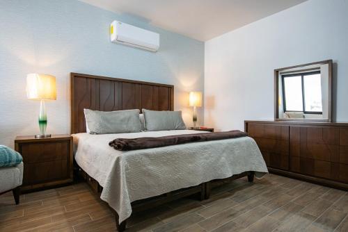 Cama o camas de una habitación en Captain's House Marina Front, Unique View