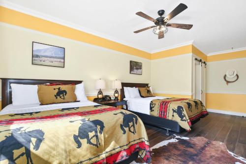 a bedroom with two beds and a ceiling fan at Hotel St. Michael, BW Premier Collection in Prescott