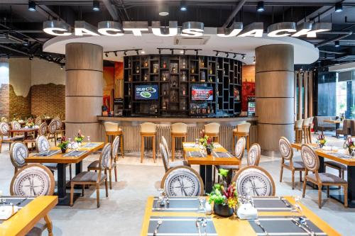 a restaurant with tables and chairs and a bar at Best Western Plus Hotel Subic in Olongapo