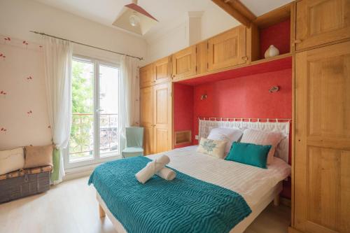 a bedroom with a bed with a teddy bear on it at Au Petit Bonheur Proche Centre et Lac in Aix-les-Bains