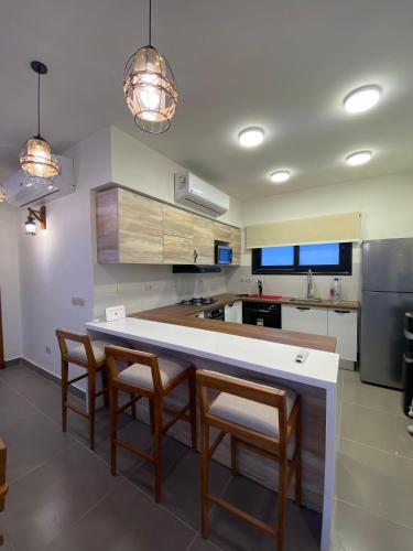 Η κουζίνα ή μικρή κουζίνα στο Stayr Somabay - Bay Life Home Rentals