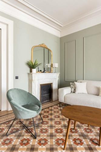Spacious Stylish 4-bedroom Modernist Apartment